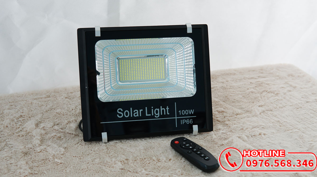 Đèn pha năng lượng mặt trời 100w